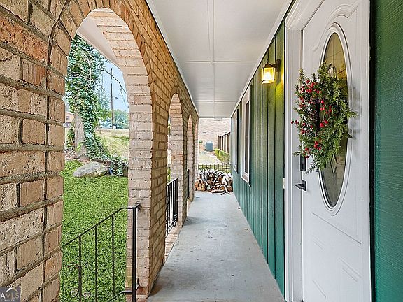 4th image of 2291 Chevy Chase Ln