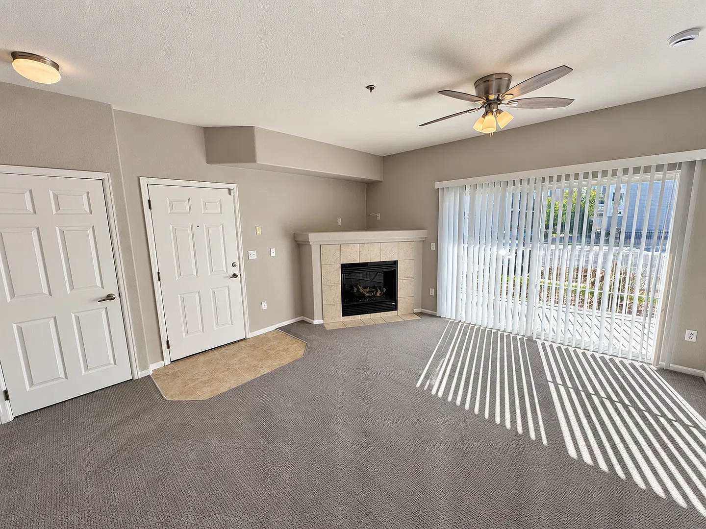 Spacious Pet Friendly 2bd/2ba Condo with Garage! — Photo 2