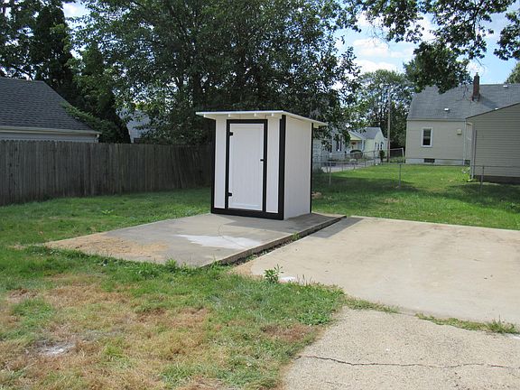 4th image of 634 Donald Ave