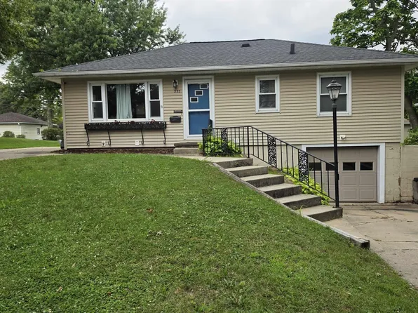 232 Zelmar Dr, Waterloo, IA 50701