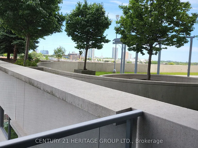 135 Village Green Sq #525 — Photo 21