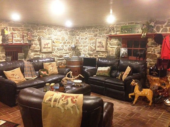 Great room w/ indoor spring