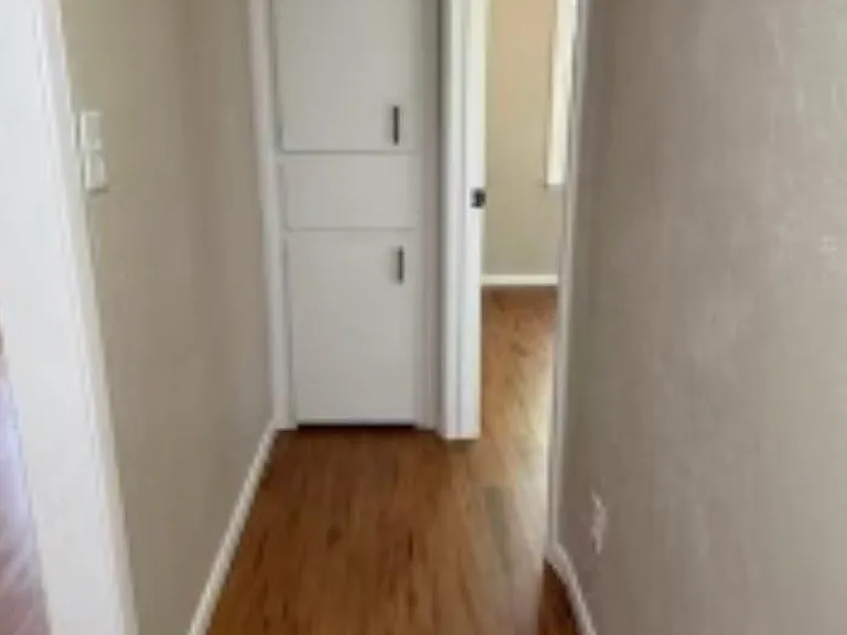 2504 SW 54th Pl — Photo 2