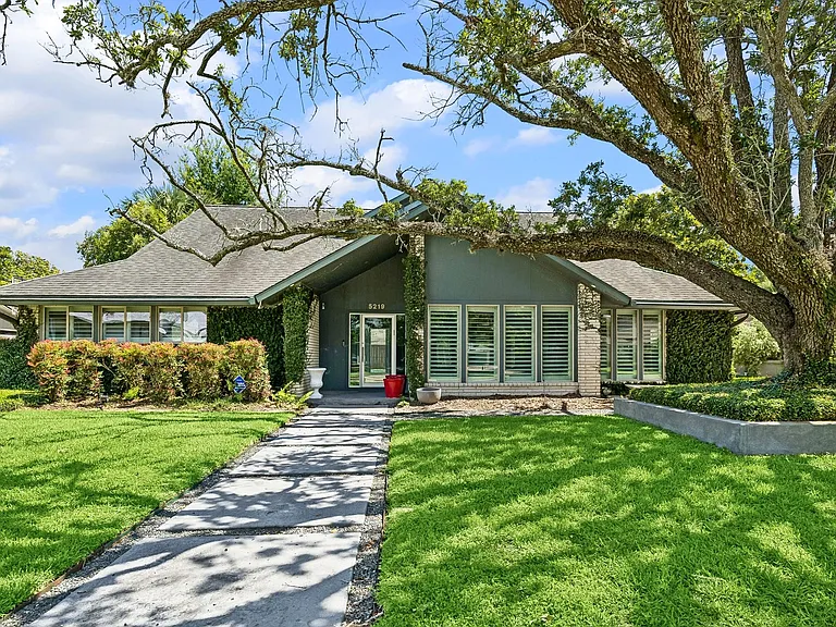 5219 Loch Lomond Dr — Photo 1