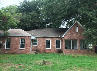 1108 Cedar St, Hearne, TX 77859