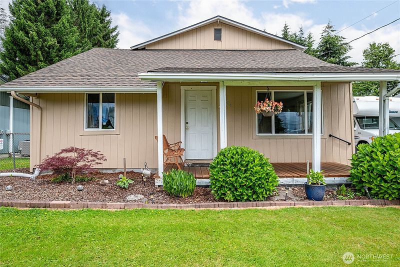 3rd image of 3284 Oak Street