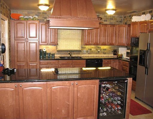 Update kitchen, granite countertops, stainless appliances
