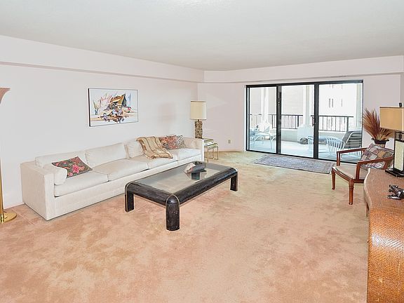 3rd image of 1600 N Oak St APT 1618