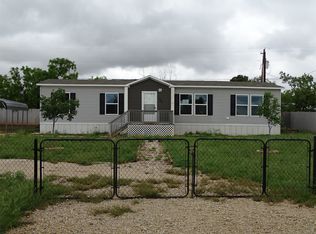 1123 Market St, Tye, TX 79563