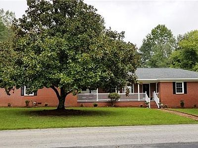 2nd image of 800 Forest Dr
