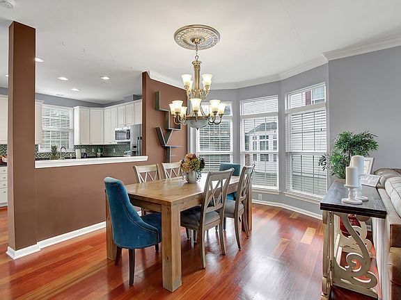 5th image of 435 Amelanchier Ct