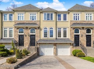 77 Presentation Cir, Staten Island, NY 10312