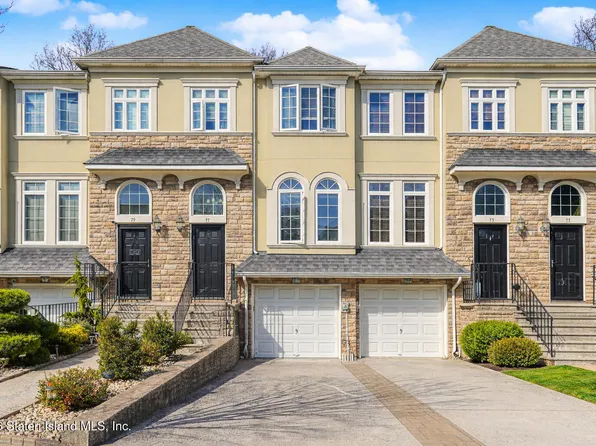 77 Presentation Cir, Staten Island, NY 10312