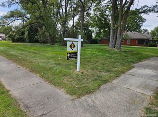 24041 Carlysle St, Dearborn, MI 48124