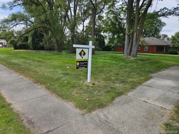 24041 Carlysle St, Dearborn, MI 48124