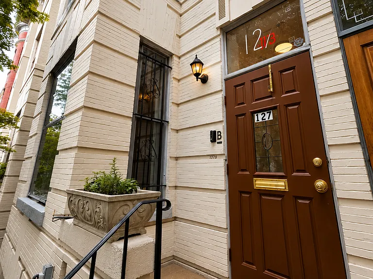 Apartment B Entrance