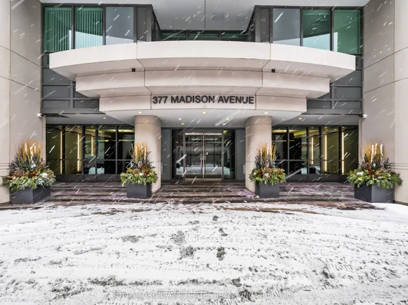 377 Madison Ave #502, Toronto, ON M4V 3E1