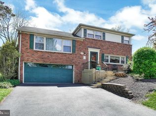 2572 Stanford Dr, York, PA 17402
