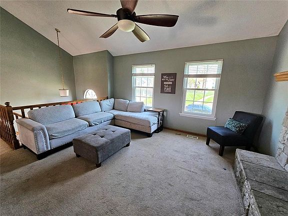 4th image of 600 SE Ashton Dr