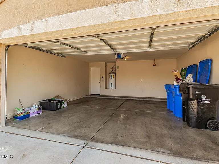 1525 W Burgess Ln — Photo 23