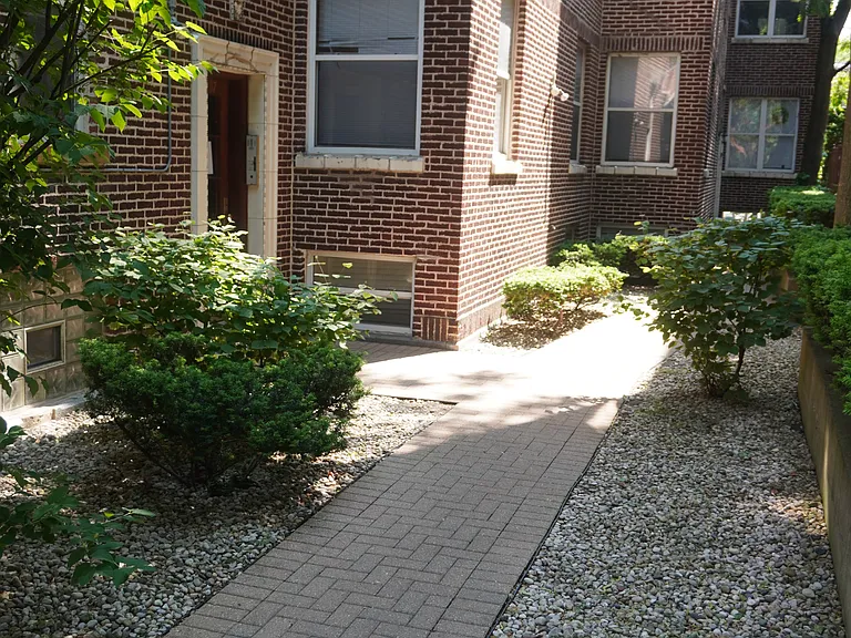 6355 N Lakewood Ave #1E — Photo 5