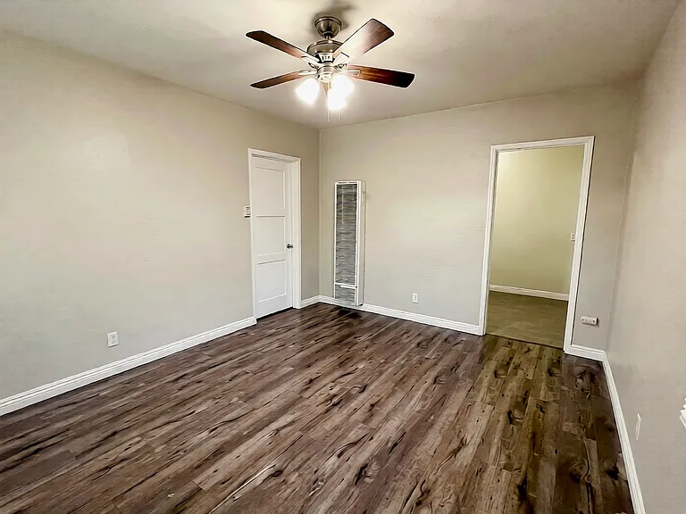17542 Ventura Blvd #18 — Photo 2