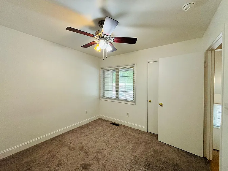 322 Shenandoah Cir — Photo 11