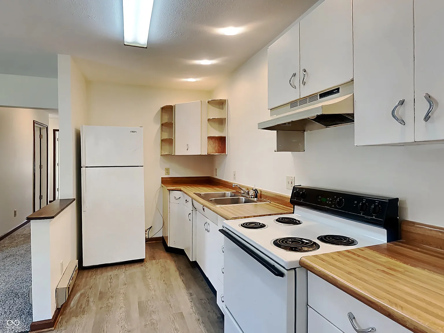 2 bed, 1.0 bath, 801 sqft, $1,050 — Photo 3