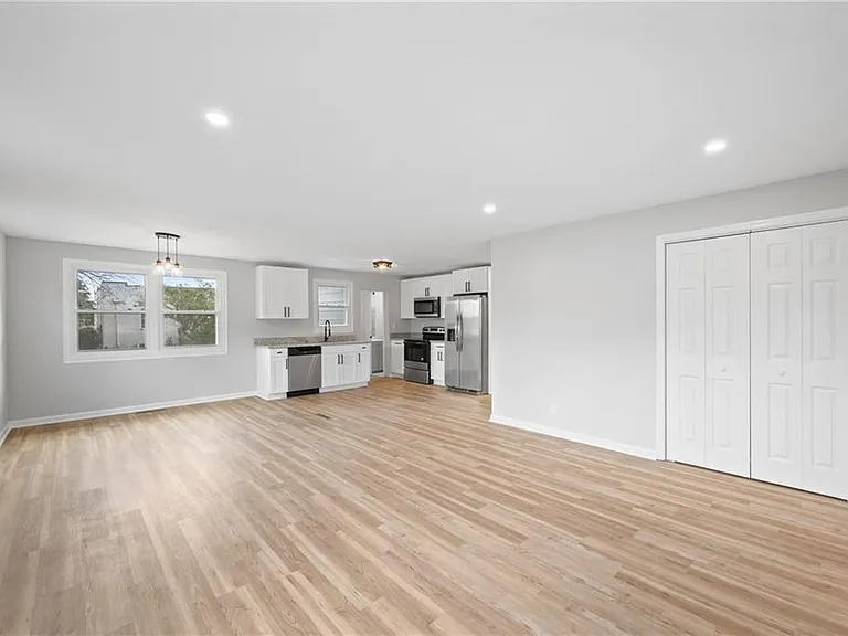 2810 Roanoke Ave — Photo 2