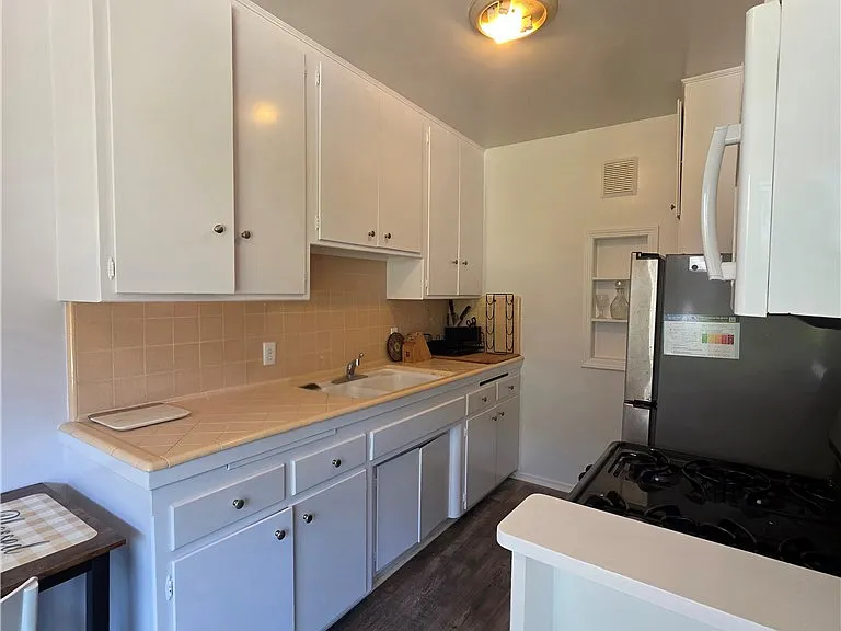 735 Cedar Ave — Photo 4