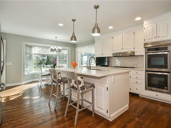4th image of 30 Brite Ave