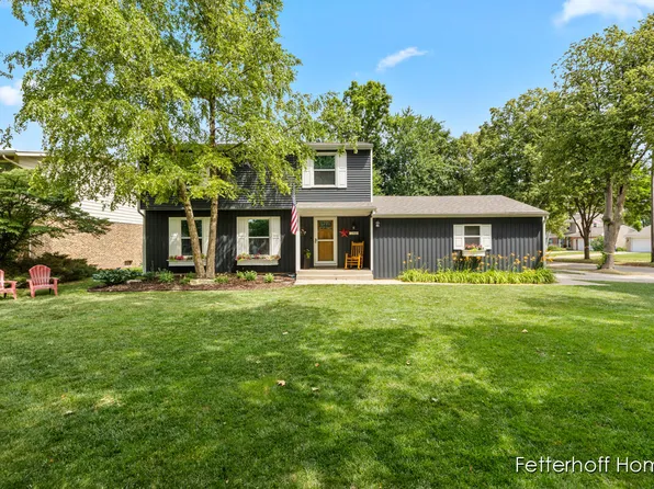 2941 Meadowbrook Dr SE, Grand Rapids, MI 49546