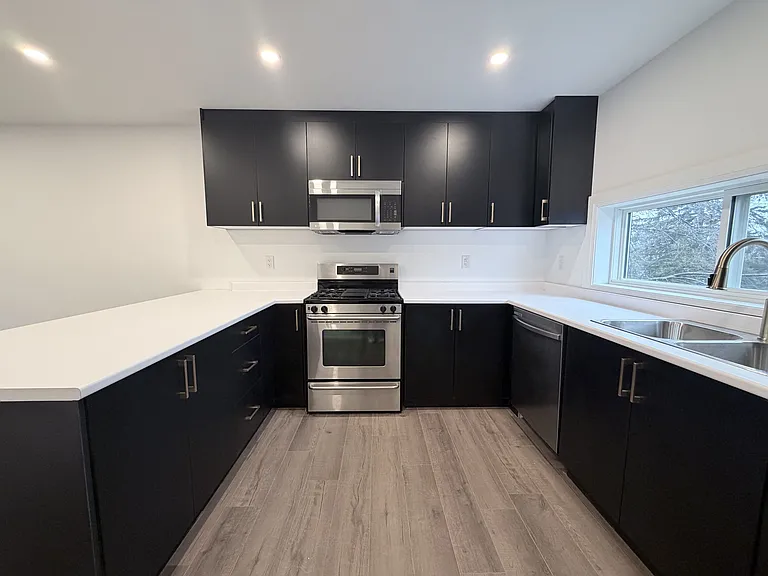 184 Ottawa St S #3 — Photo 3