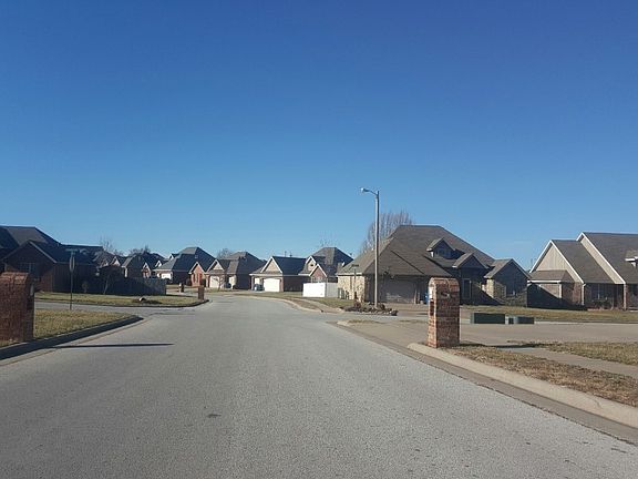 5th image of 206 Long Dr