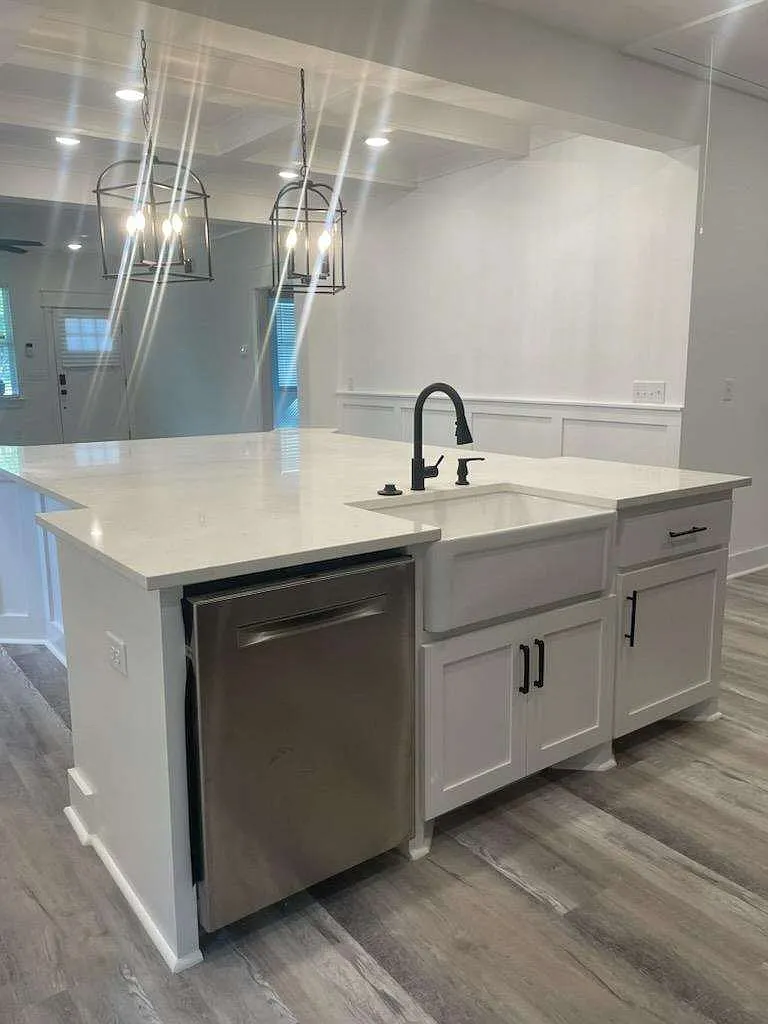 4 bed, 2000 sqft, $3,800 — Photo 3