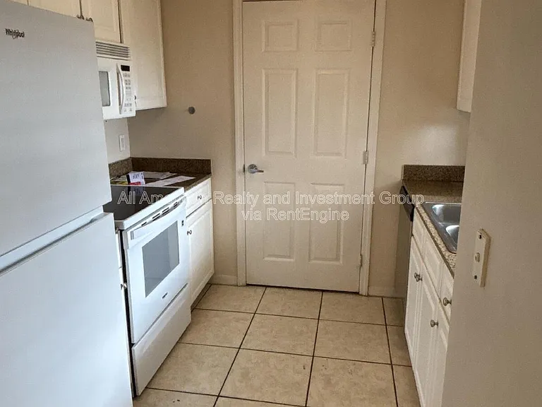 4274 Calinda Ln — Photo 4