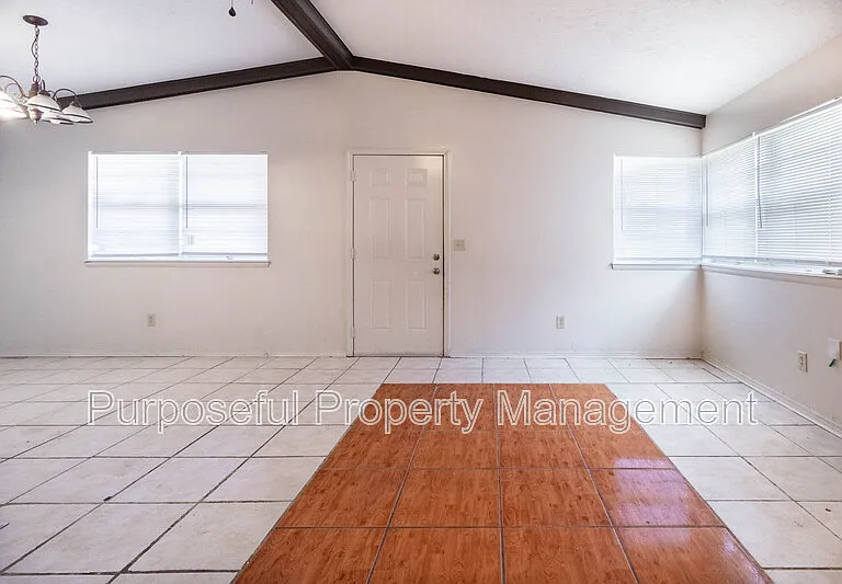 1324 SW 61st Ter — Photo 7