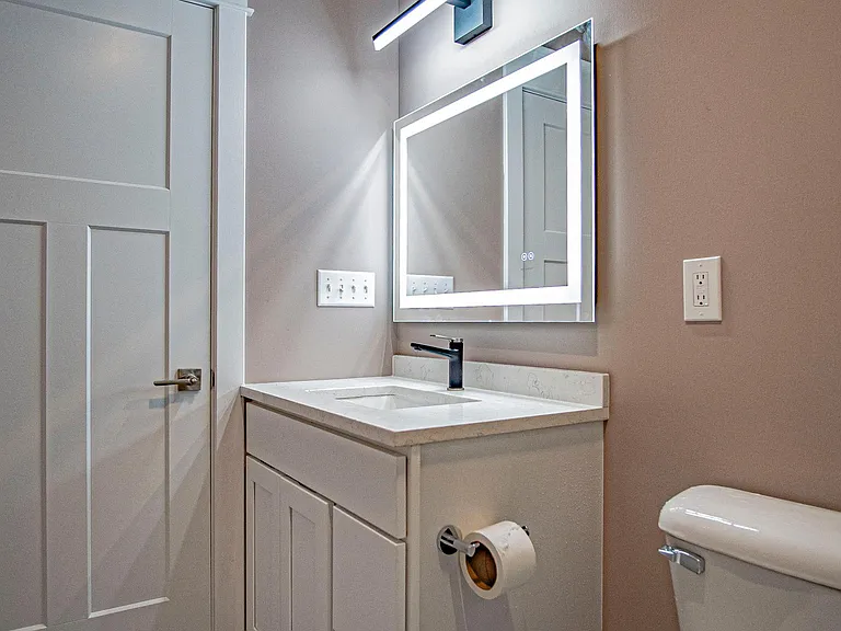 151 E Eagle St — Photo 16