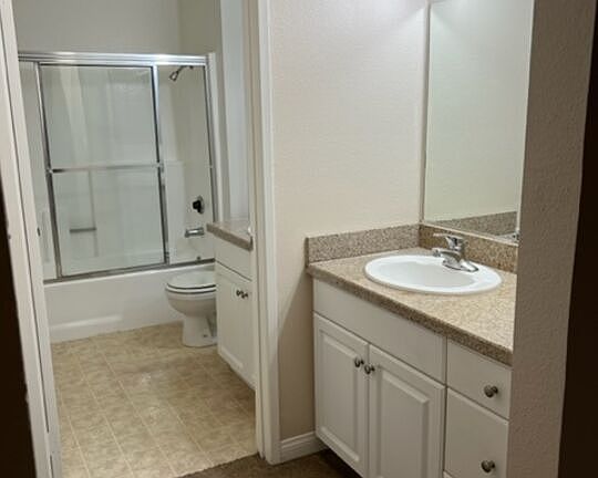 5th image of 5565 Canoga Ave APT 212