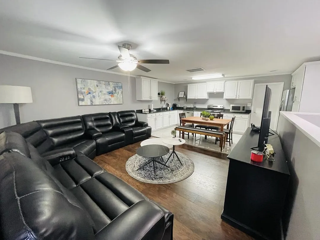 3 bed, $2,200 — Photo 4