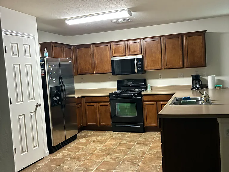 748 S Douglas Ave — Photo 8