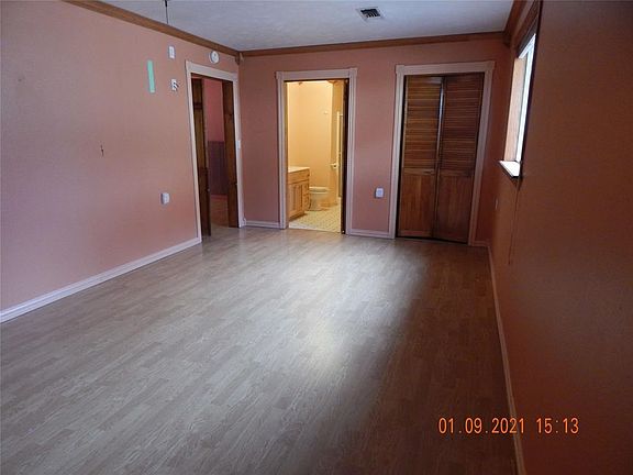 5th image of 137 Elm St