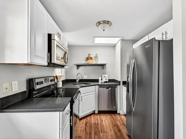 5246 Pierce St — Photo 11