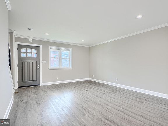 4th image of 615 Ponca St