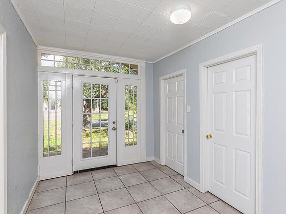 4th image of 2365 McFaddin St