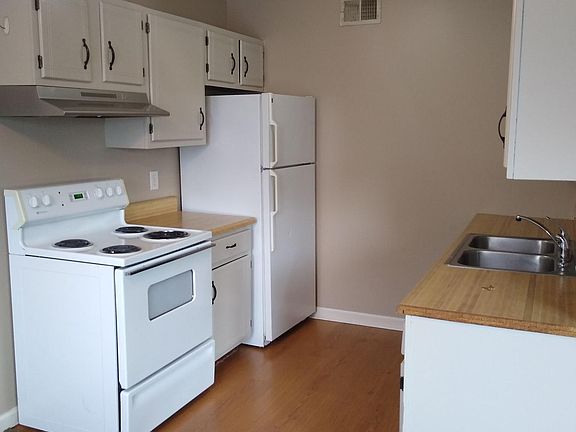 2nd image of 3760 Camelot Dr APT 4