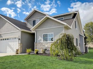 604 Wheatland Dr, Cambridge, WI 53523