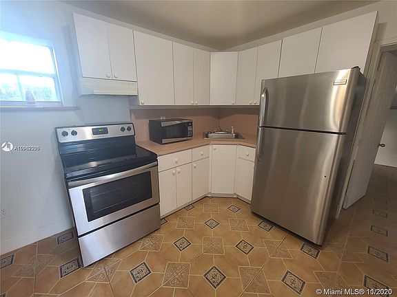 5th image of 1919 Thomas St Unit 4