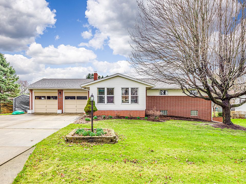 Brick and vinyl ranch