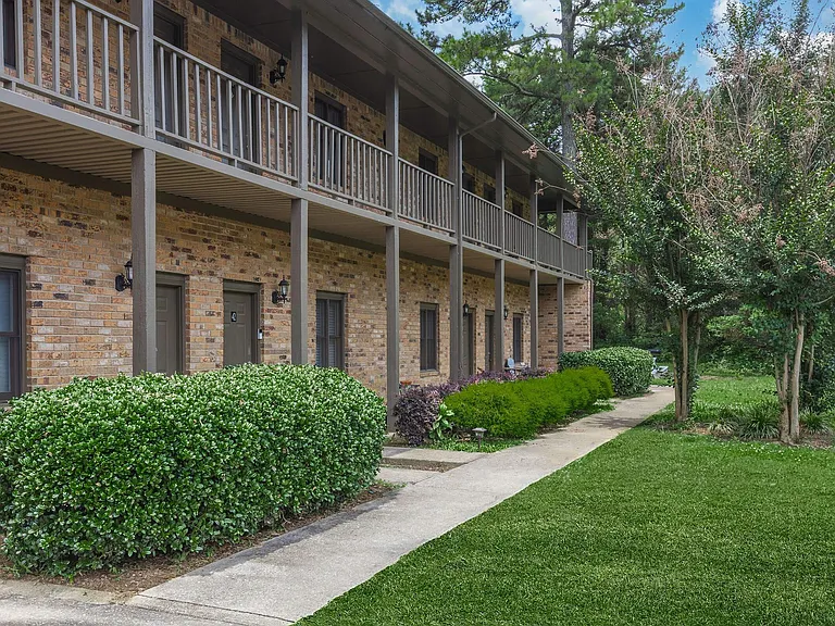 Welcome to Guest House, where comfort meets convenience. Enjoy beautifully landscaped grounds and spacious living just minutes from local amenities. Your ideal home awaits-schedule a tour today to see it for yourself!